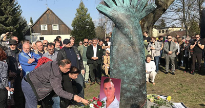 Almanya'da öldürülen Türk için anıt yapıldı