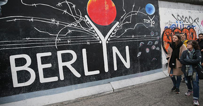 Berlin Duvarı yıkılalı 29 yıl oldu