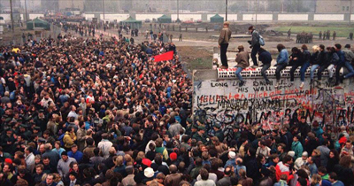 Berlin Duvarı'nın yıkılalı 30. yıl oldu