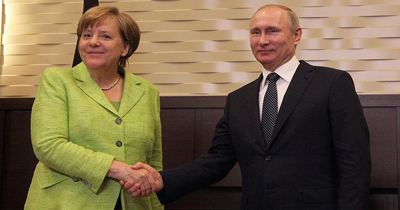 Merkel Putin ile telefonda görüştü