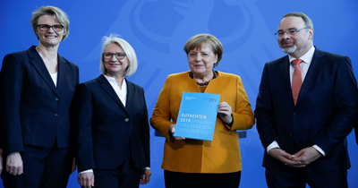 Merkel İnovasyon Raporu’nu teslim aldı