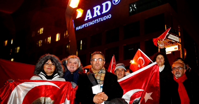 Berlin ve Münih‘te Atatürk’e yönelik çirkin yayın protesto edildi