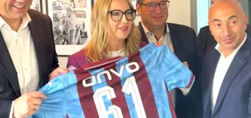 Federal Maliye Bakanı’na Trabzonspor forması hediye edildi Federal Maliye Bakanı’na Trabzonspor forması hediye edildi