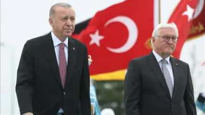 Erdoğan, Alman mevkidaşına tarihi belgenin birebir baskısını hediye etti