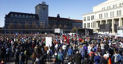 Leipzig’de koronavirüs önlemleri protesto edildi