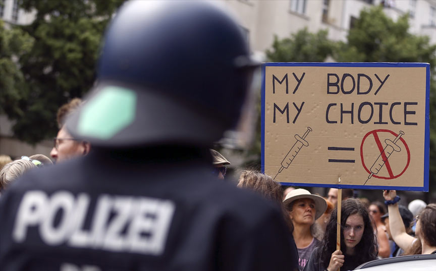 Almanya’da yine koronavirüs önlemleri protesto edildi