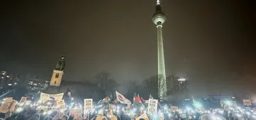 Berlin'de binlerce kişinin katılımıyla AfD karşıtı gösteri yapıldı