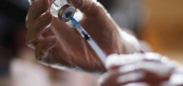 Bağışıklığı yetersiz olanlara dördüncü doz aşı tavsiye edildi Bağışıklığı yetersiz olanlara dördüncü doz aşı tavsiye edildi