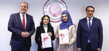 Berlin‘de üniversiteye yüksek puanla giren öğrencilere ödül Berlin‘de üniversiteye yüksek puanla giren öğrencilere ödül