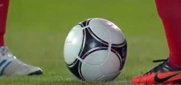 Irkçı tezahüratlar sebebiyle futbol karşılaşması tatil edildi
