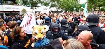 Berlin’de koronavirüs önlemlerini protesto ettiler