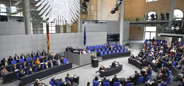 Bazı Alman milletvekilleri Bundestag’da Filistin bayrağı açtı Bazı Alman milletvekilleri Bundestag’da Filistin bayrağı açtı