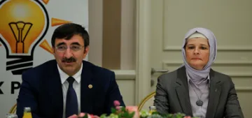 Cevdet Yılmaz Berlin’de Türk STK’lar ile görüştü Cevdet Yılmaz Berlin’de Türk STK’lar ile görüştü