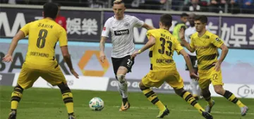 Dortmund deplasmanda Frankfurt ile berabere kaldi Dortmund deplasmanda Frankfurt ile berabere kaldi