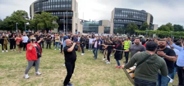 Düğün salonu sahiplerinden meclis önünde protesto Düğün salonu sahiplerinden meclis önünde protesto