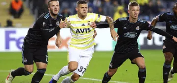 UEFA Avrupa Ligi'nde Fenerbahçe bir üst tura yükseldi UEFA Avrupa Ligi'nde Fenerbahçe bir üst tura yükseldi