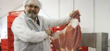 Sporcu olarak gittiği Almanya’da döner fabrikatörü oldu Sporcu olarak gittiği Almanya’da döner fabrikatörü oldu
