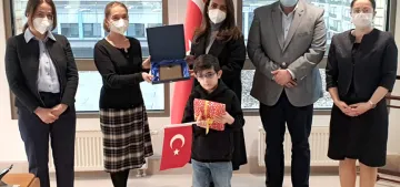 Hayırsever işadamı İdris Akgül adına teşekkür plaketi