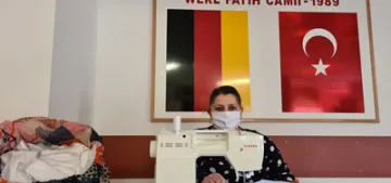 Almanya'da Türkler maske dikip ücretsiz dağıtıyor
