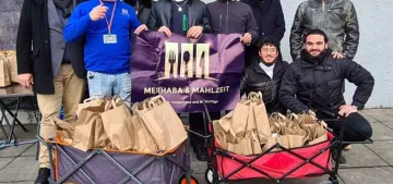 Stuttgart’ta sokakta yaşayanlara yiyecek ve malzeme yardımı yaptılar