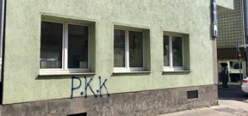 PKK yandaşları cami duvarına yazı yazıp kaçtı