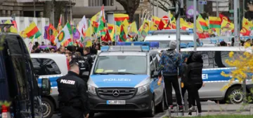 PKK yandaşları ile polis arasında arbede çıktı