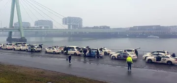 Taksiciler yeni uygulamayı protesto ettiler
