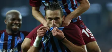 Galatasaray sezonun ilk yenilgisini Trabzonspor'dan aldi Galatasaray sezonun ilk yenilgisini Trabzonspor'dan aldi