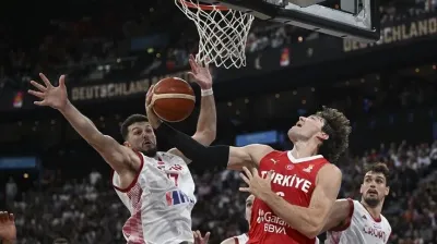 12 Dev Adam Hırvatistan'a 95-94 mağlup oldu 12 Dev Adam Hırvatistan'a 95-94 mağlup oldu