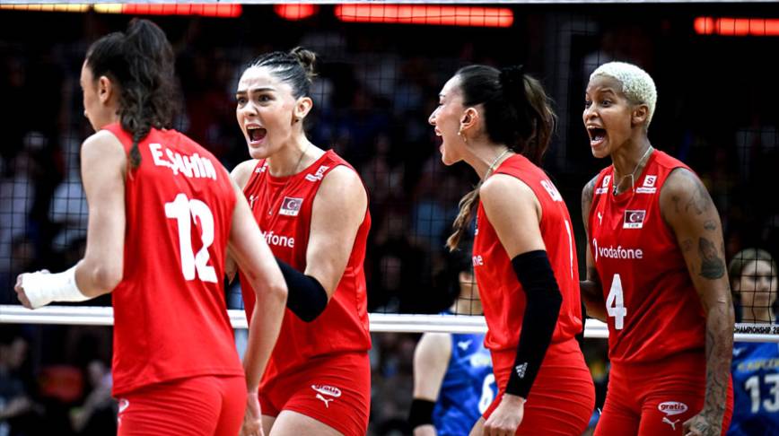 Filenin Sultanları Dünya Şampiyonası’nda finale yükseldi Filenin Sultanları Dünya Şampiyonası’nda finale yükseldi