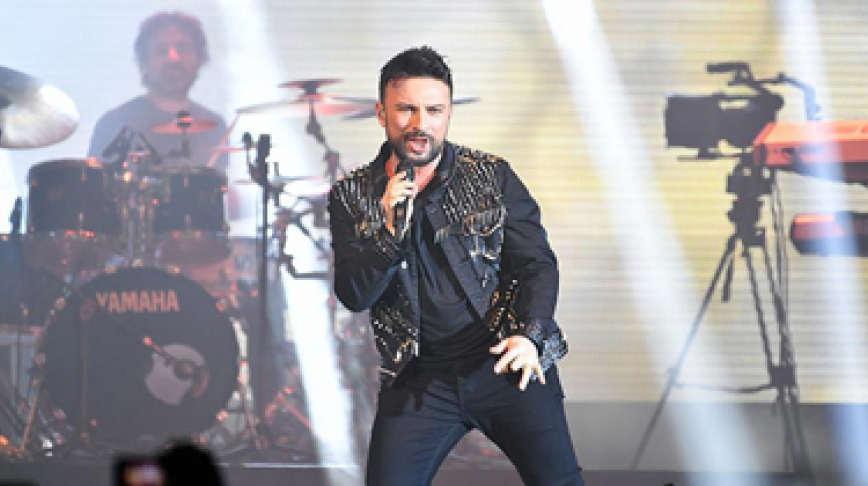 Tarkan Düsseldorf’ta konser verdi